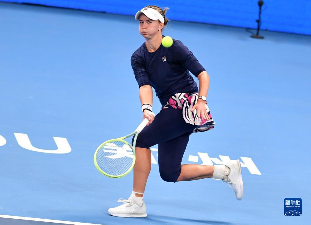 也传递出更 也传递出更