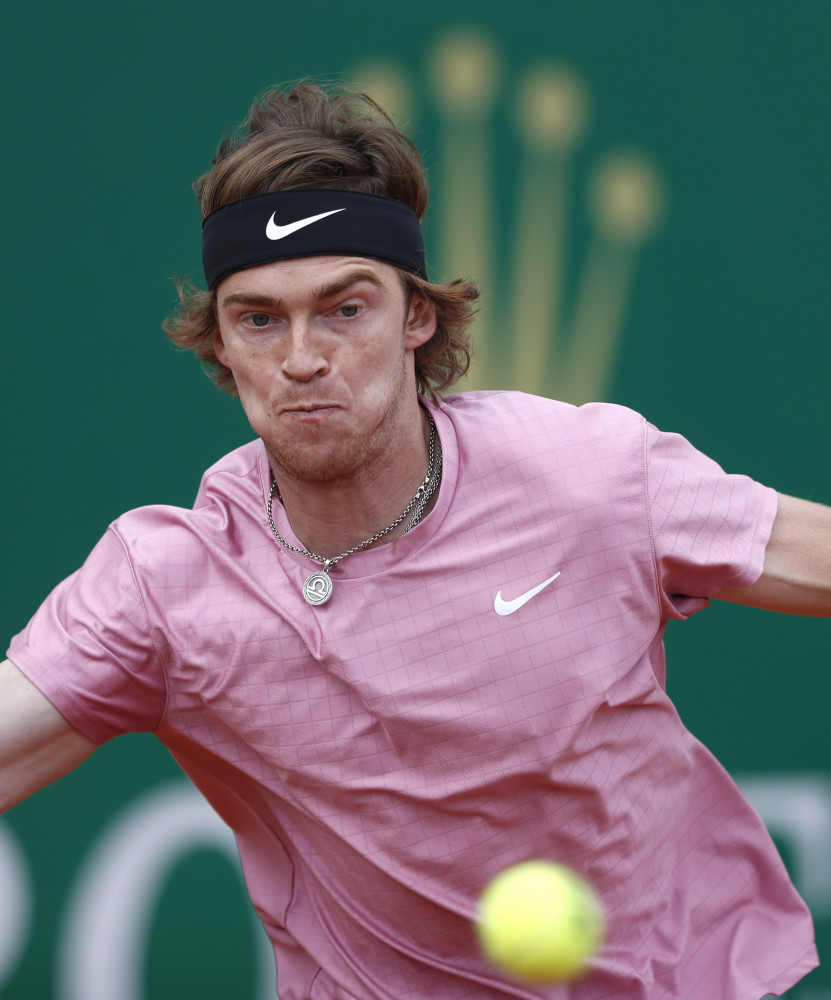 现出了他在 现出了他在