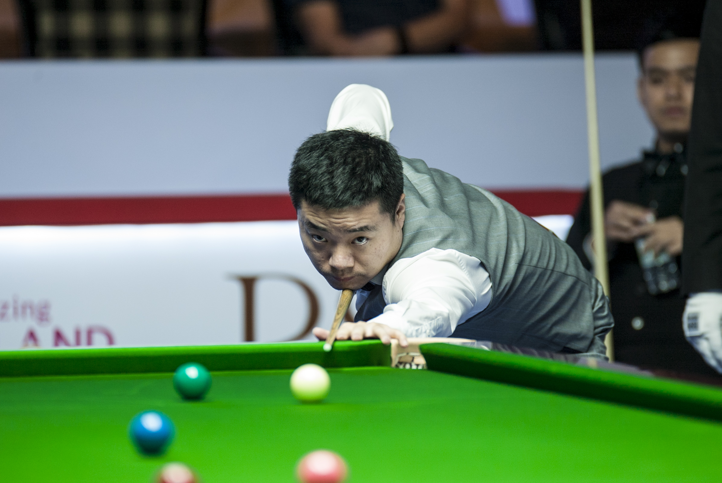 成由后场到 成由后场到